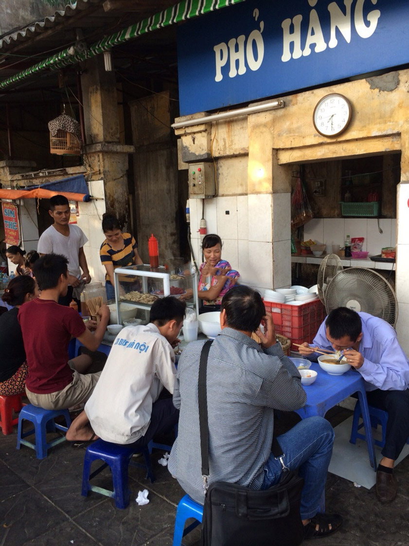 Quán phở Hằng lúc nào cũng đông khách