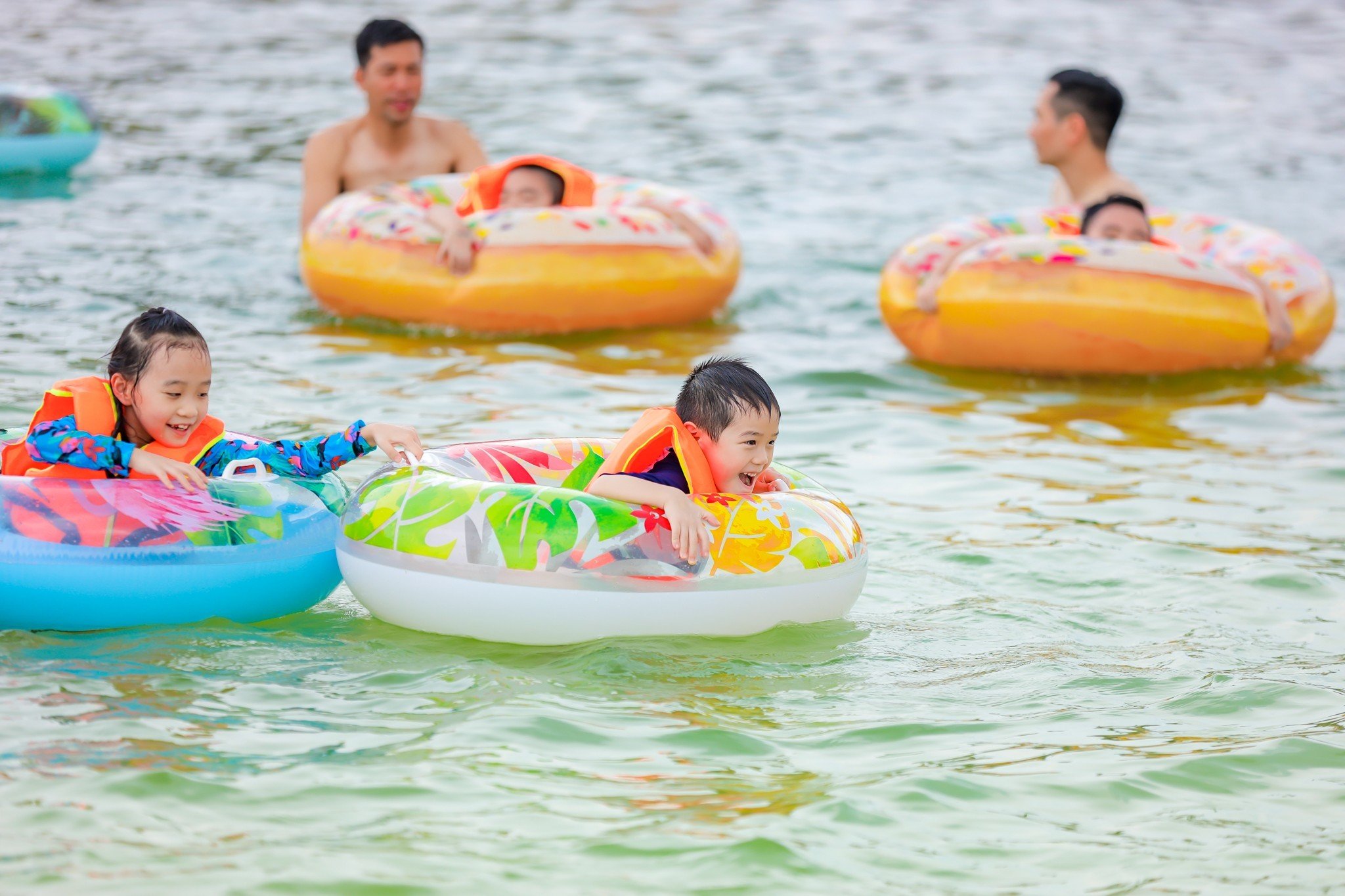 Thỏa thích vui chơi tại VinWonders Hà Nội