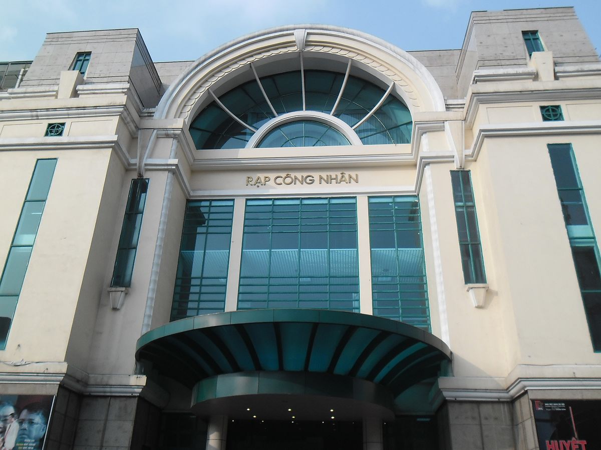 Phố Tràng Tiền Mặt trước của rạp Công Nhân