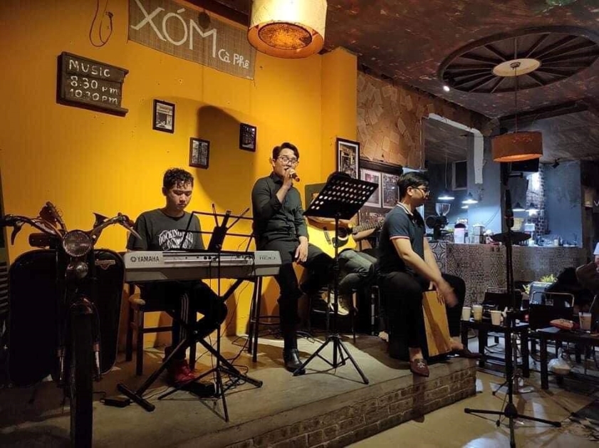 Xóm Cà Phê - Phòng trà acoustic với phong cách vintage, hoài cổ