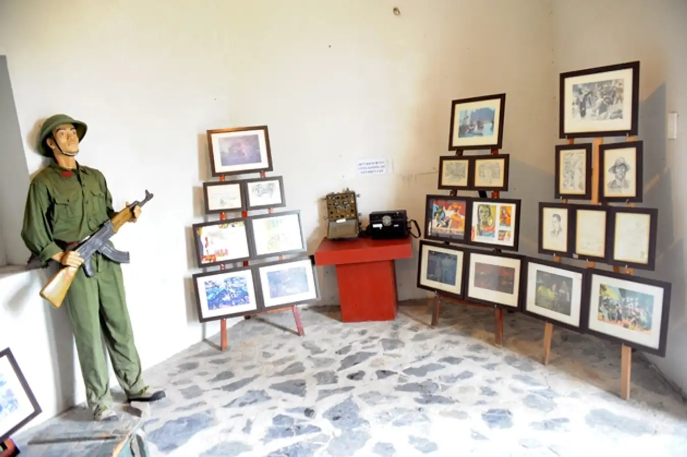 Phòng truyền thống pháo đài Thần công