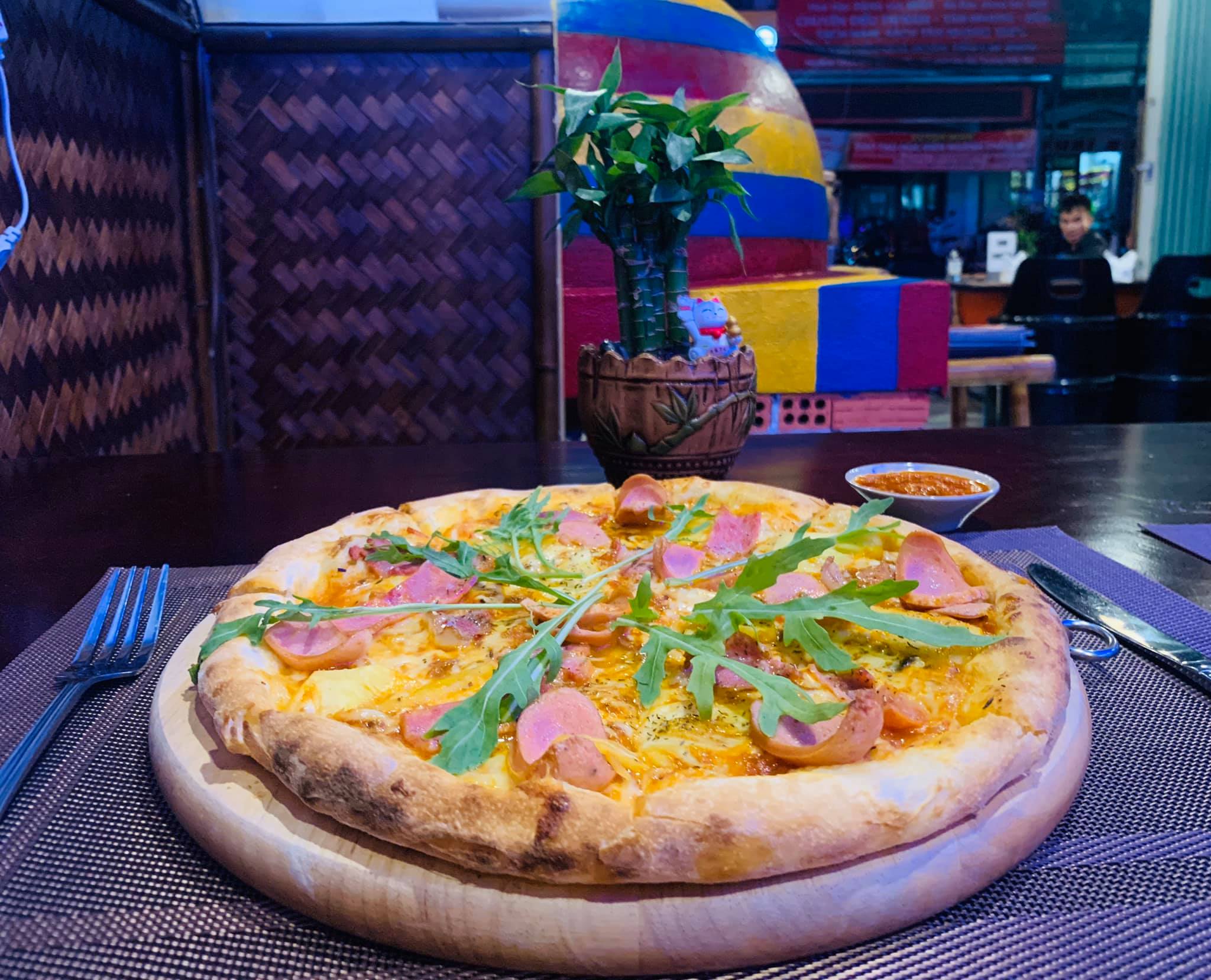 Pizza của nhà hàng Herbal Pizza and Steak Hoi An