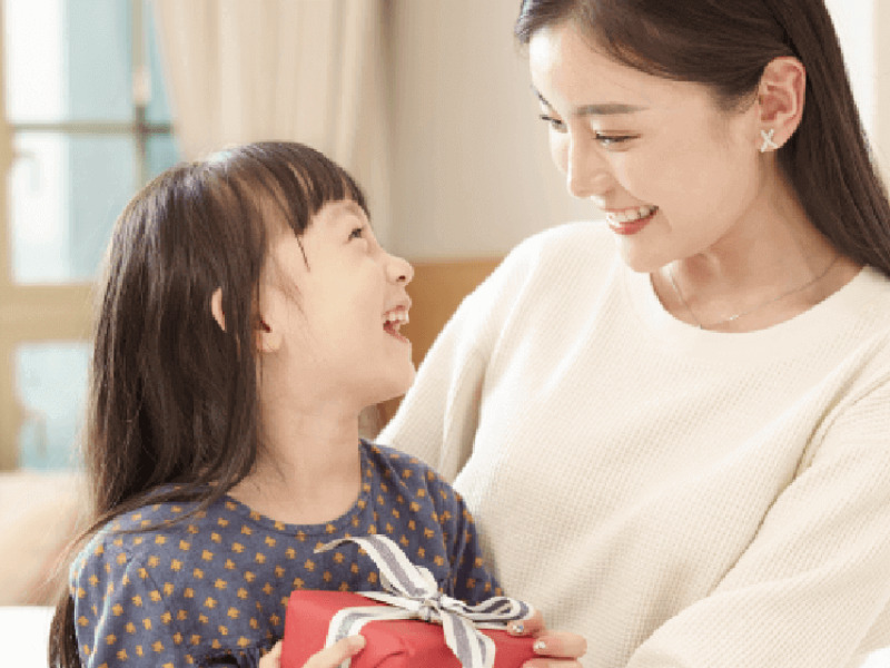 Ngày Quốc tế Thiếu nhi là dịp bố mẹ tặng con những món quà yêu thương