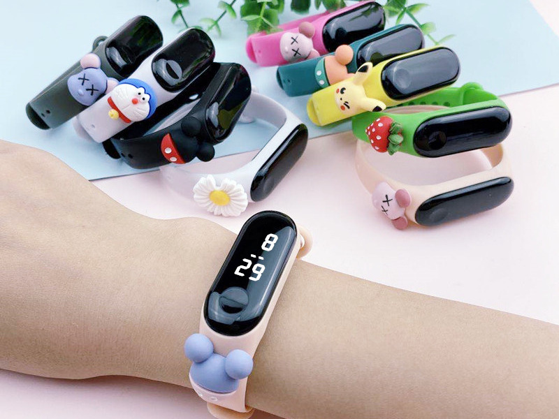 Đồng hồ đeo tay là một gợi ý hay làm quà 1/6 cho bé 13 tuổi