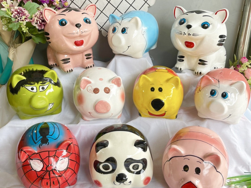 Chọn mua heo đất hình nhân vật hoạt hình cho bé