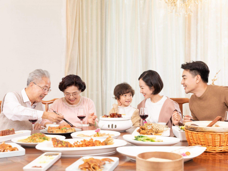 Cùng thưởng thức bữa ăn vui vẻ với bé 