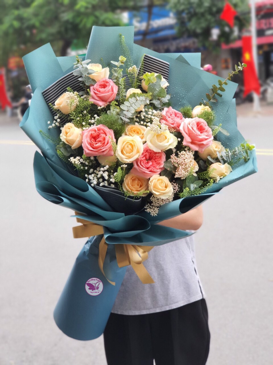 quà 20/11 tặng thầy Không chỉ cô giáo mà những người thầy cũng xứng đáng nhận được những bông hoa ngát hương