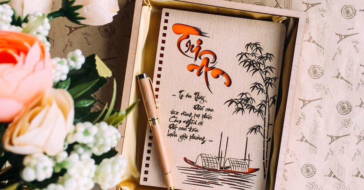 quà 20/11 tặng thầy Đừng quên tặng thầy những dòng chữ tri ân cùng chiếc bút