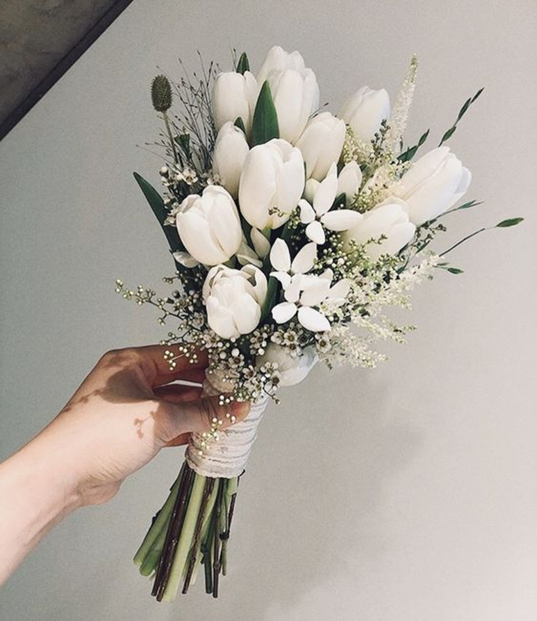 Tự tay bó hoa sẽ là món quà cưới vô cùng ý nghĩa cho cô dâu