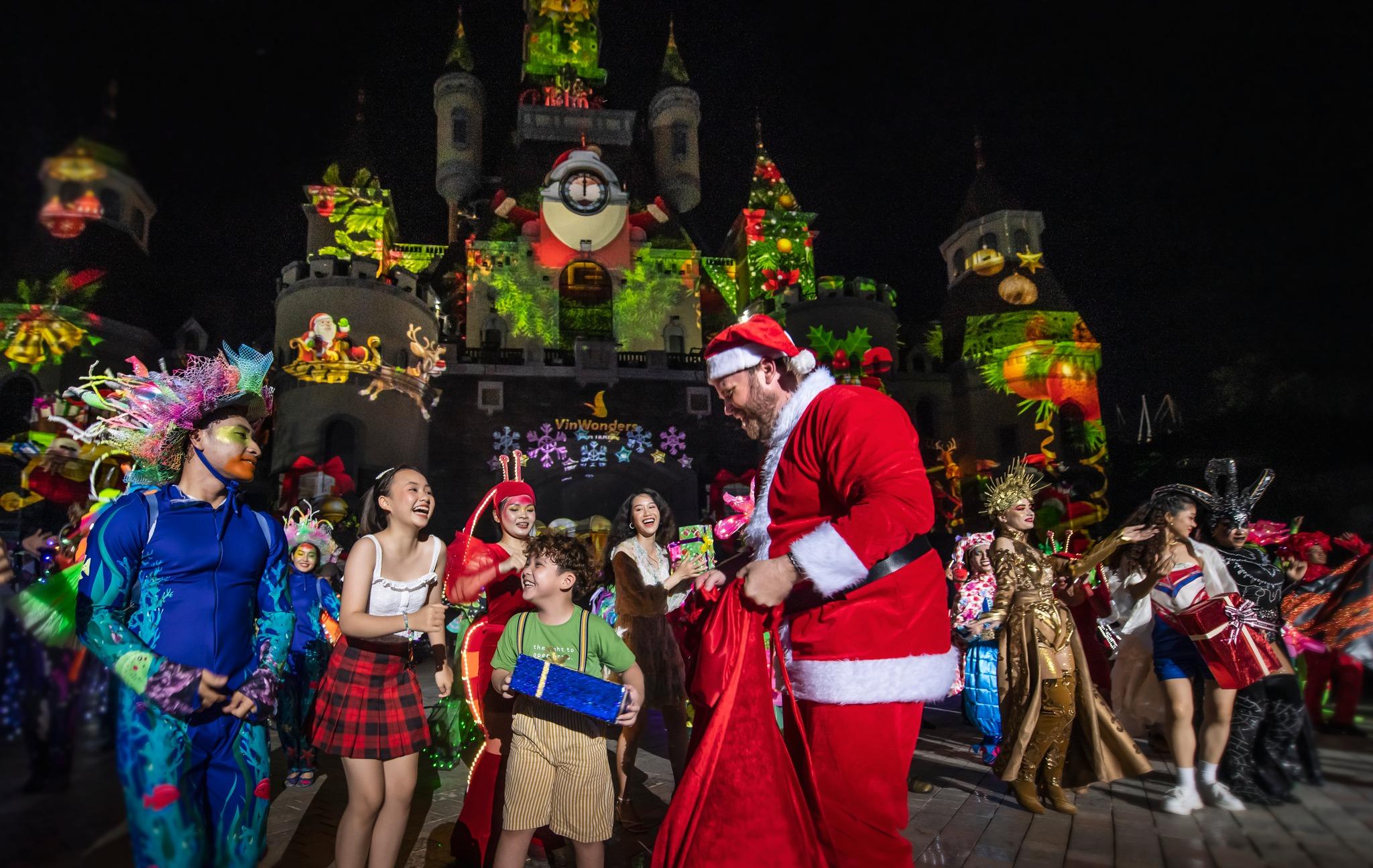 Những món quà nhỏ xinh được Ông già Noel gửi tặng các bạn nhỏ