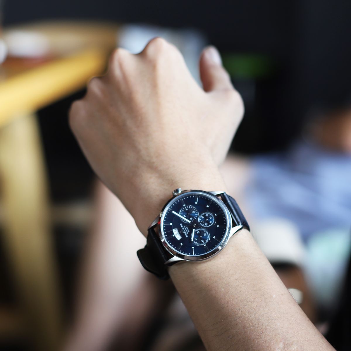 Tặng quà Giáng sinh cho bạn trai là chiếc đồng hồ mà anh ấy yêu thích