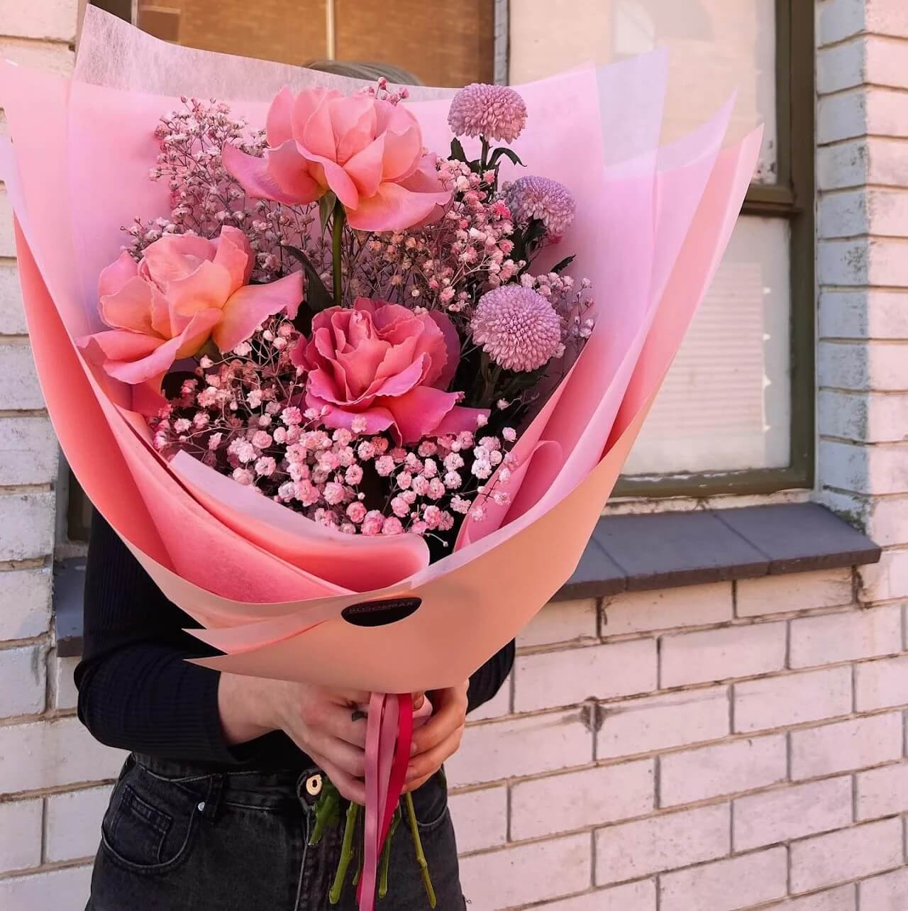 Quà kỷ niệm ngày cưới Quà tặng hoa tươi sẽ gợi lại những kỷ niệm ngọt ngào và tình cảm đong đầy, làm cho ngày kỷ niệm trở nên đáng nhớ và đặc biệt hơn