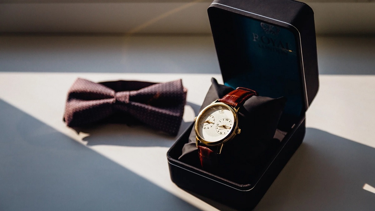 Quà kỷ niệm ngày cưới Đồng hồ đeo tay là món phụ kiện thời trang tinh tế để bạn thêm vào bộ sưu tập “vật bất ly thân” của anh ấy