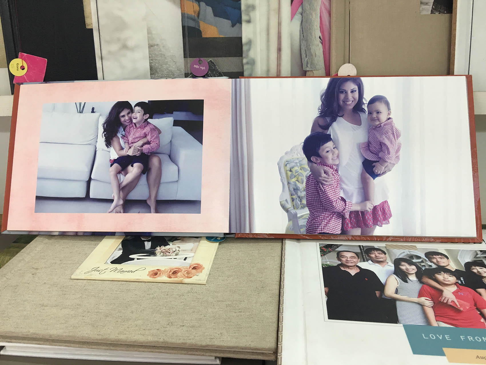 Tự tay làm album ảnh gia đình để tặng mẹ 