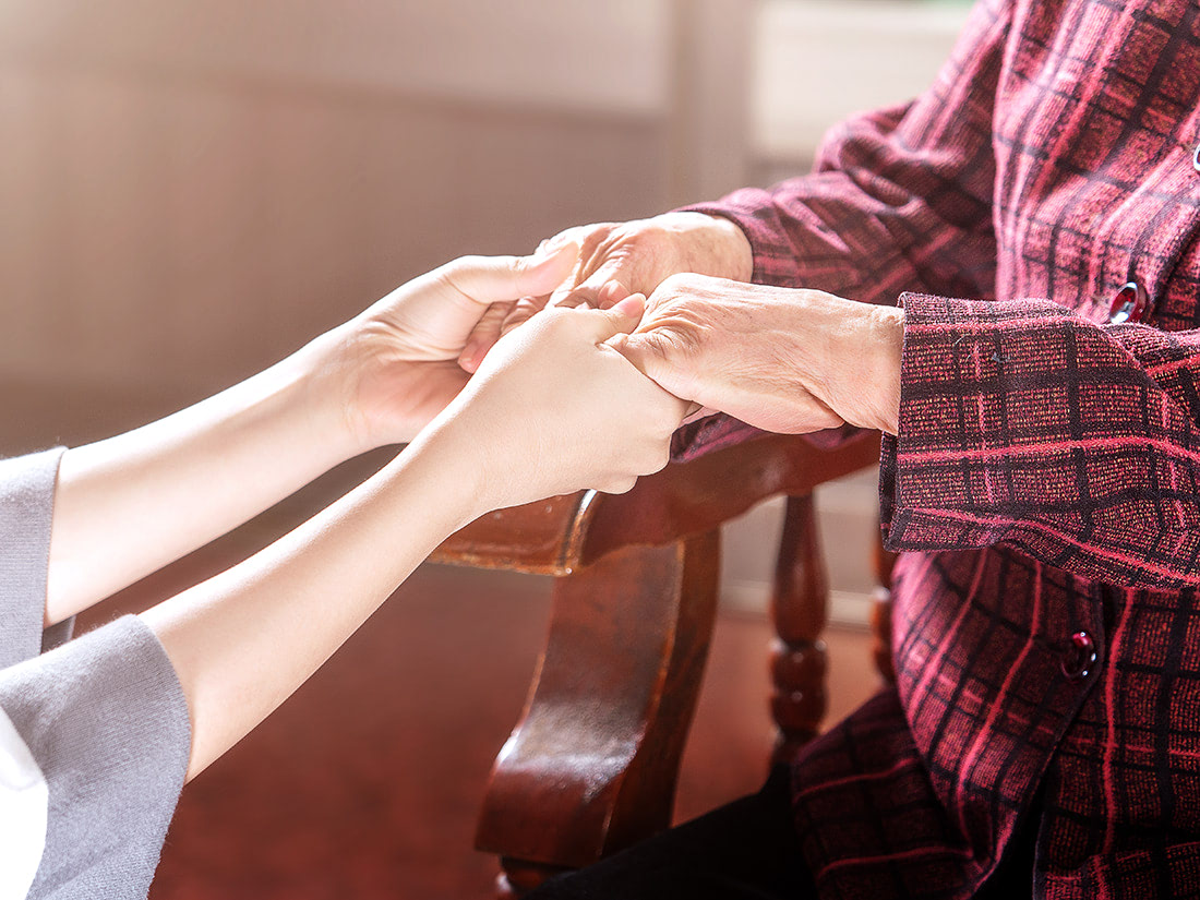 Vào dịp sinh nhật, bạn có thể tặng mẹ bộ quần áo mới 