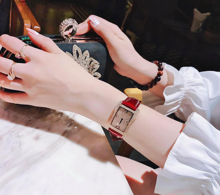 Đồng hồ là món quà tặng kỷ niệm ngày yêu nhau cho bạn gái lý tưởng