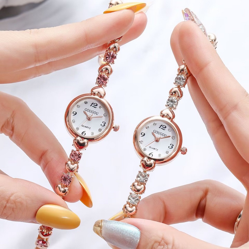 Quà 20/11 tặng cô giáo Tặng một chiếc đồng hồ đeo tay là một ý tưởng tuyệt vời cho món quà tặng cô giáo ngày 20/11