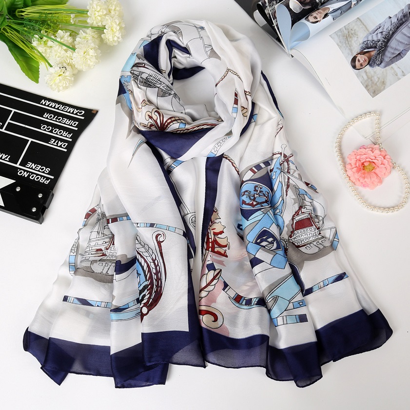 Quà 20/11 tặng cô giáo Khăn choàng là một món quà tinh tế tặng cô giáo ngày 20/11