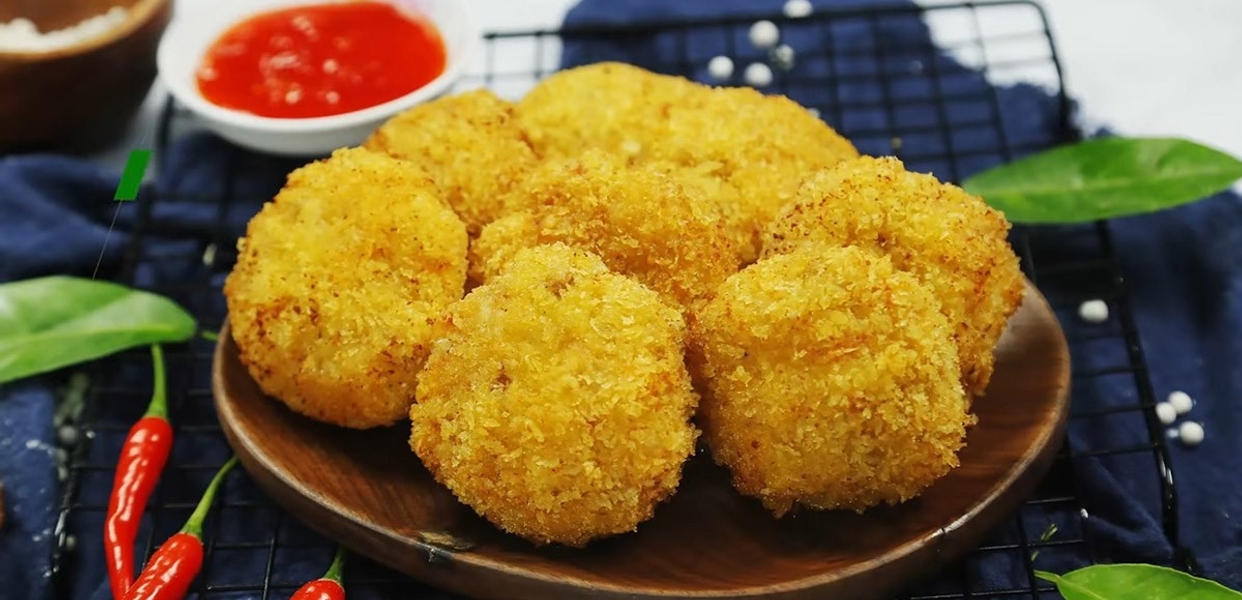 Bánh gà giòn rụm, thơm nức mũi 