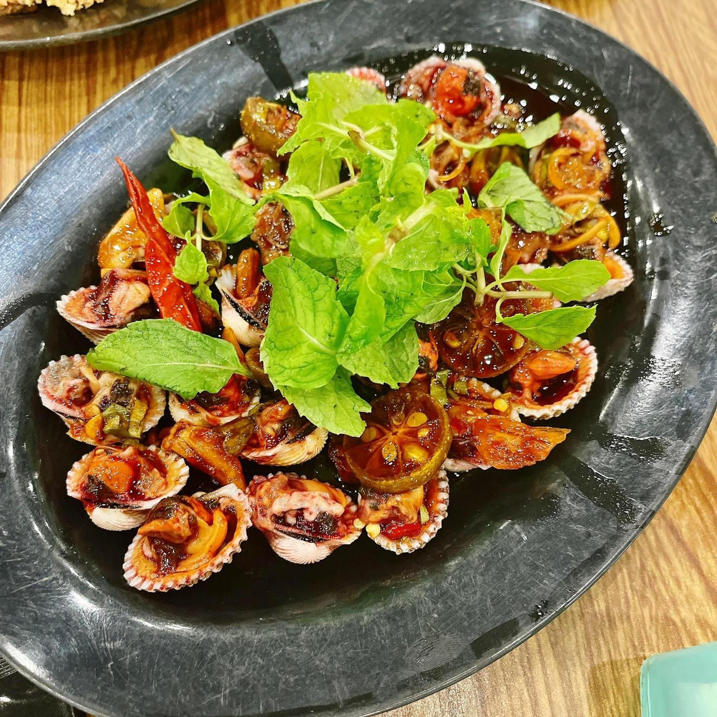 quán ăn ngon Rạch Giá Đồ ăn của quán Ốc Chiến không chỉ ngon miệng mà còn đẹp mắt