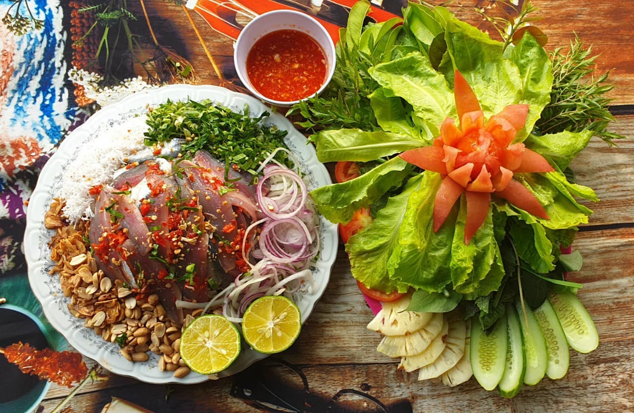 quán ăn ngon Rạch Giá Quán Ngọc Hòa nổi tiếng với món gỏi cá trích