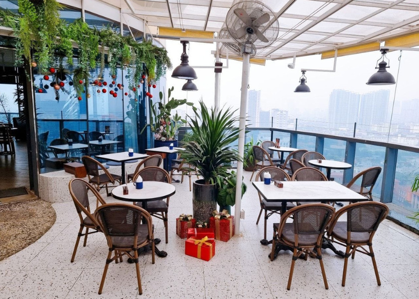 Trill Rooftop cafe là một quán cafe đẹp khu Cầu Giấy có không gian rộng rãi, thoáng mát