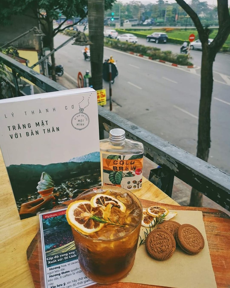 Một góc cafe Bông - quán cafe Long Biên được nhiều bạn trẻ yêu thích