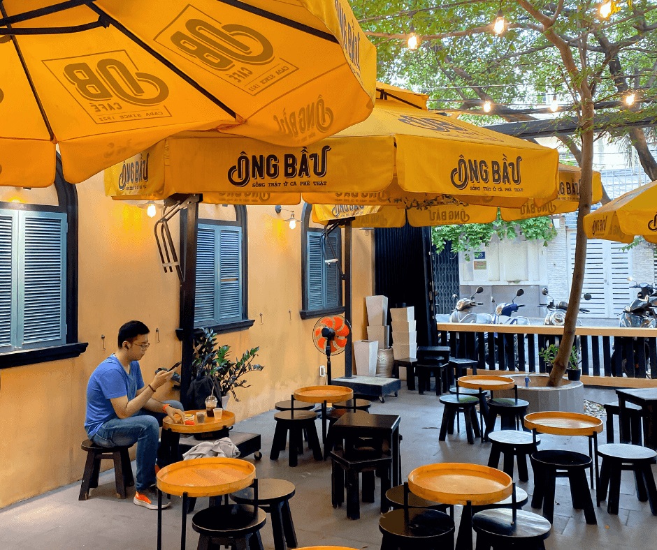 Cafe Ông Bầu - quán cafe Long Biên dành cho thực khách đam mê bóng đá Việt
