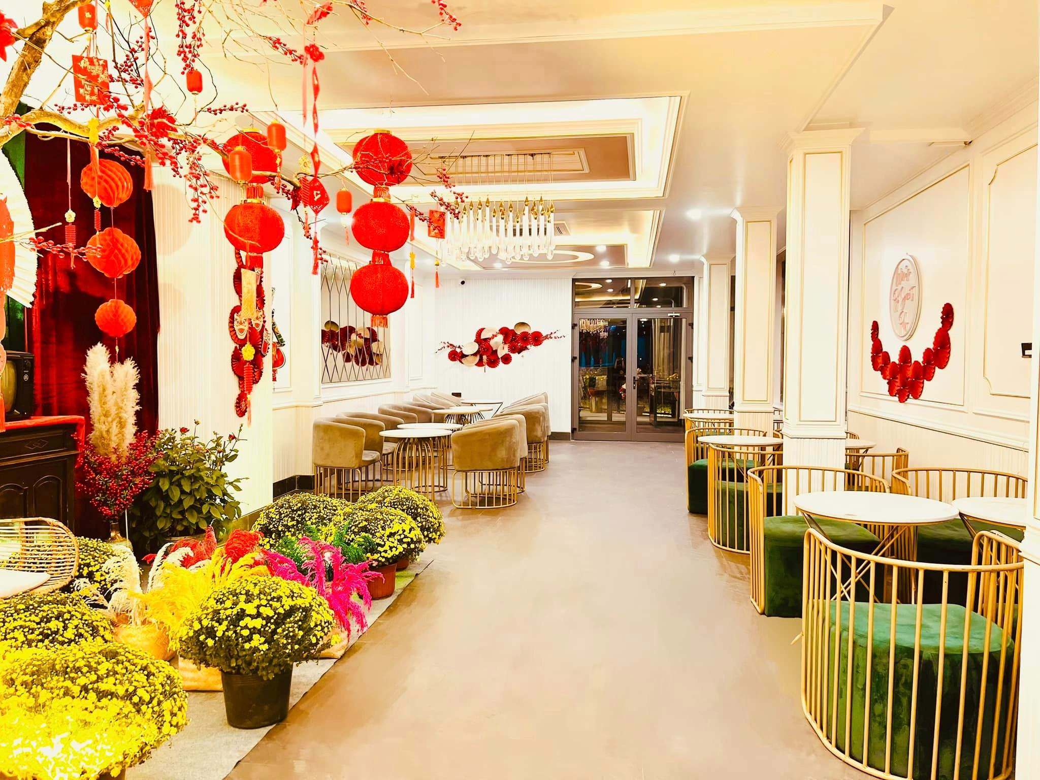 Không gian quán sang trọng, ấm cúng