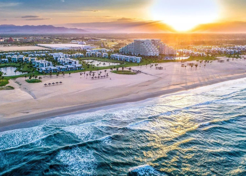 quán cơm ngon Đà Nẵng Toàn cảnh Vinpearl Resort & Golf Nam Hội An với view biển tuyệt đẹp