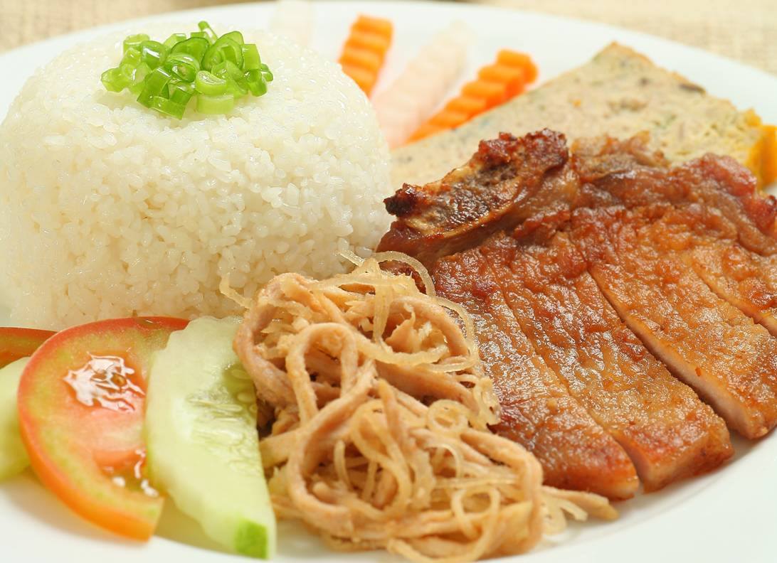 Cơm tấm sườn bì chả là món bán chạy nhất tại quán