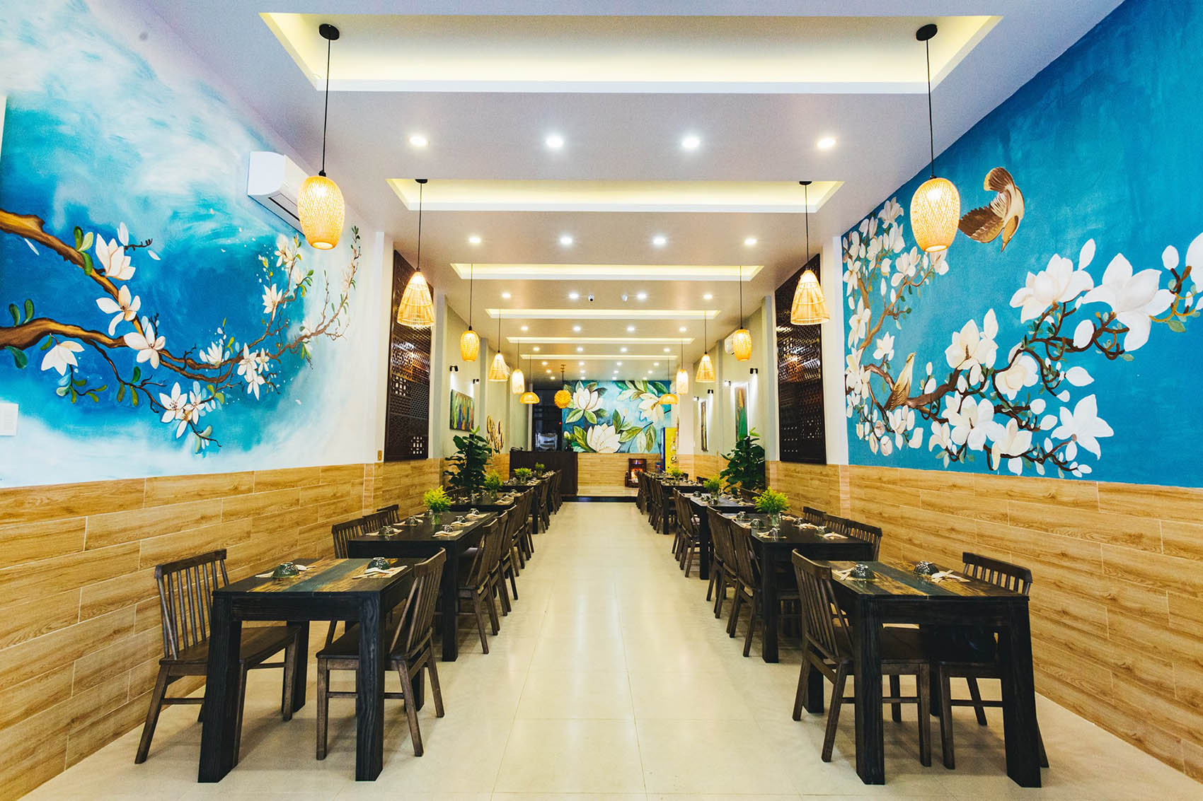 Quán cơm Quy Nhơn Ngọc Thiện với không gian thông thoáng