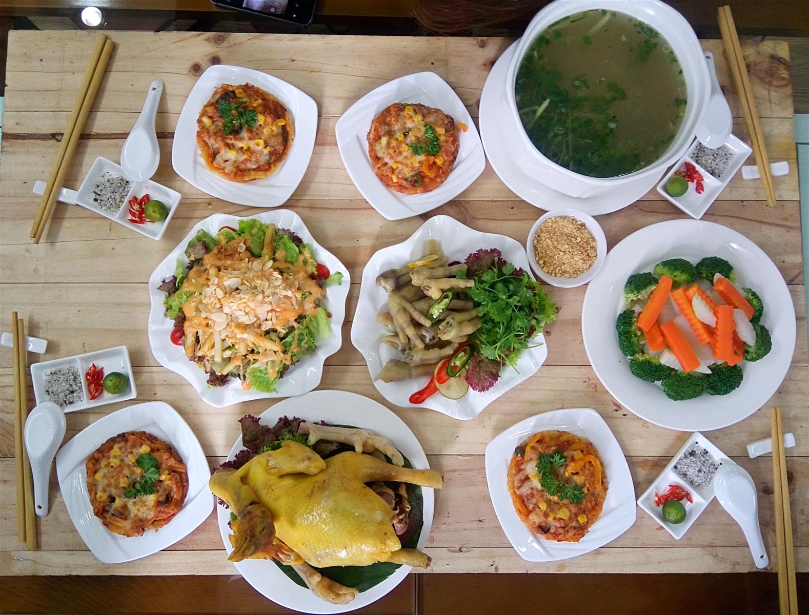 Những món ăn hấp dẫn tại quán cơm Quy Nhơn Thu Hà