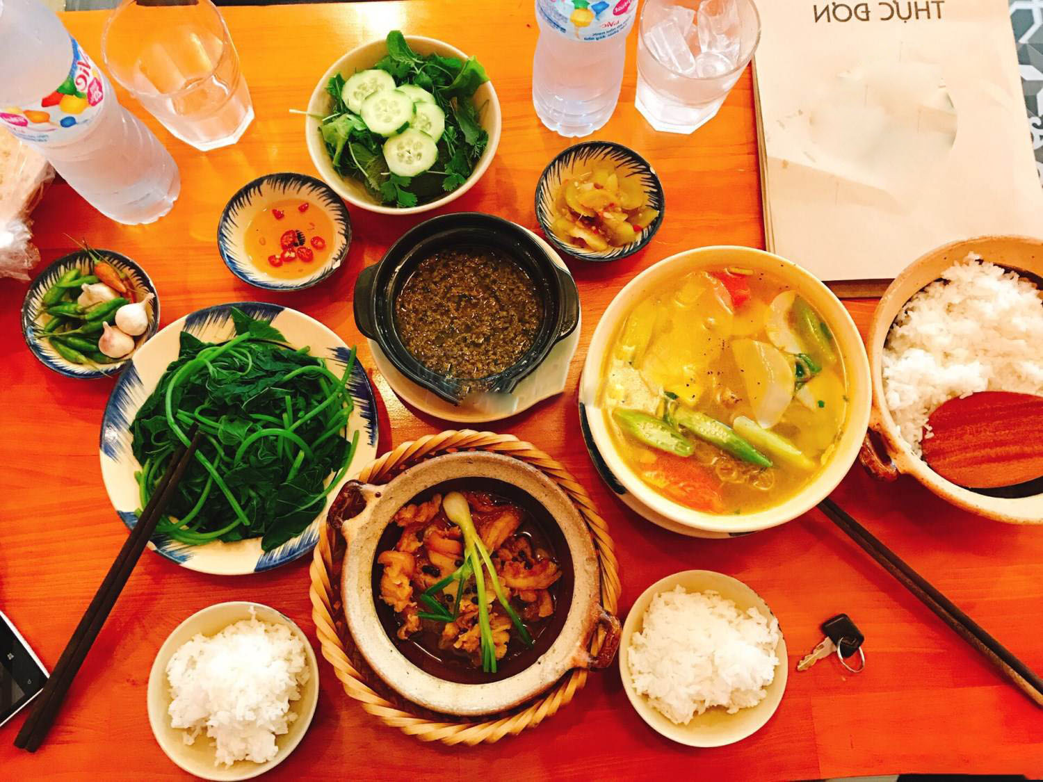 An Nhiên là quán cơm bình dân Quy Nhơn nổi tiếng với nhiều món ăn hấp dẫn