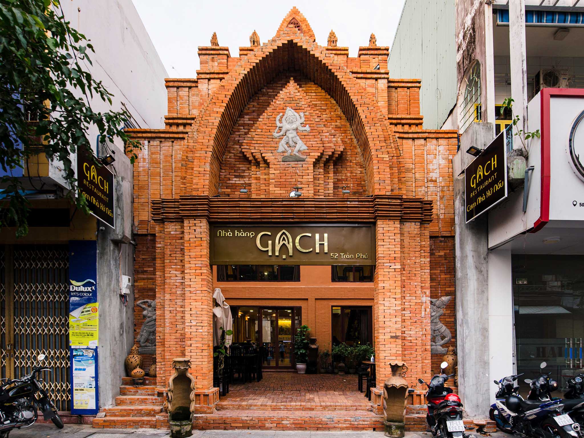 Gạch là quán cơm Quy Nhơn được lòng nhiều thực khách