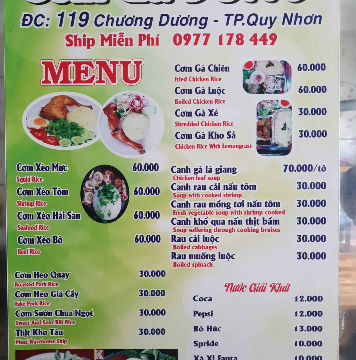 Ngoài món cơm gà trứ danh, quán cơm Quy Nhơn này còn phục vụ nhiều loại cơm bình dân khác