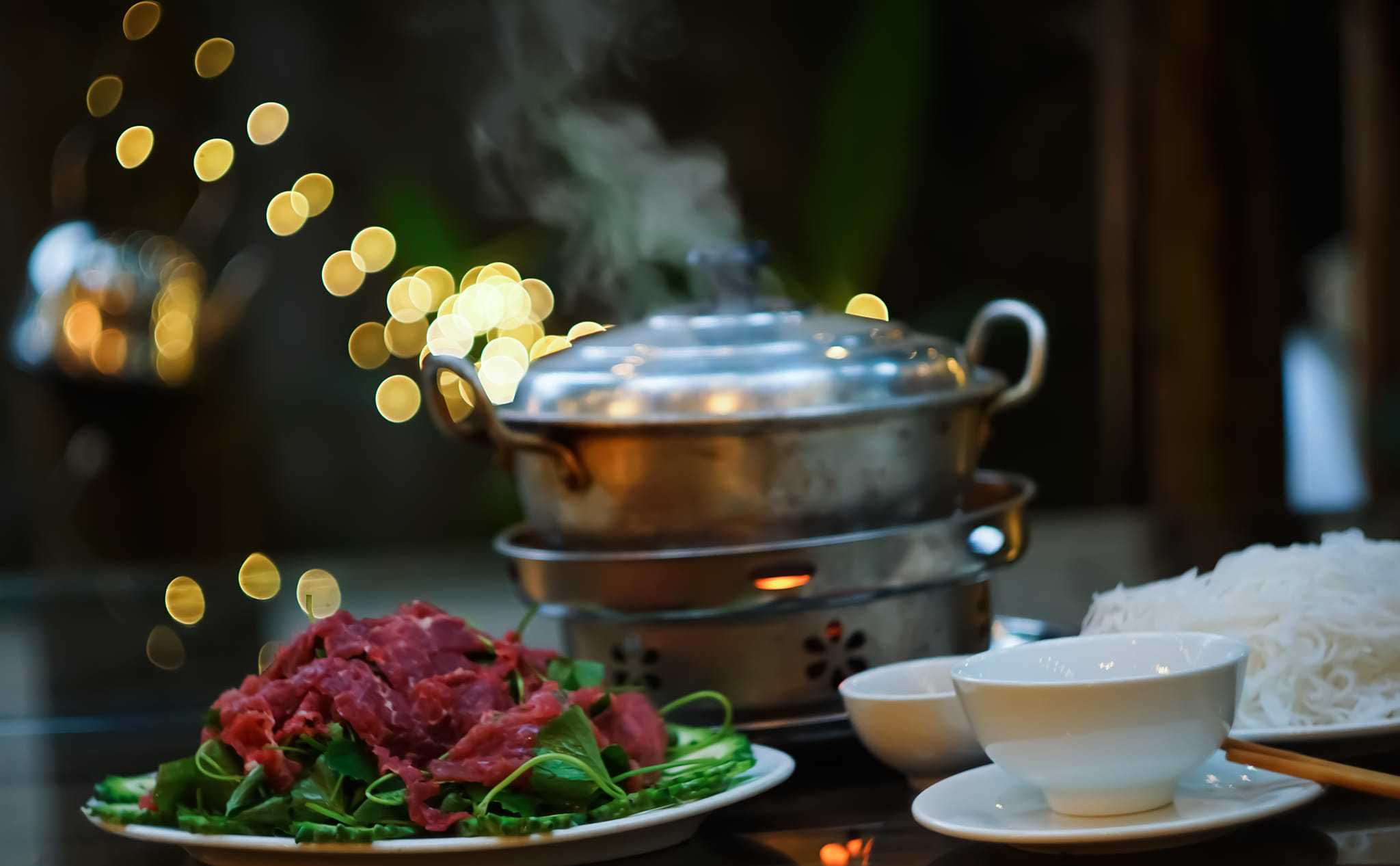 quán lẩu ngon ở Huế Nồi lẩu đầy đặn kèm bò, bún… ngon, sạch