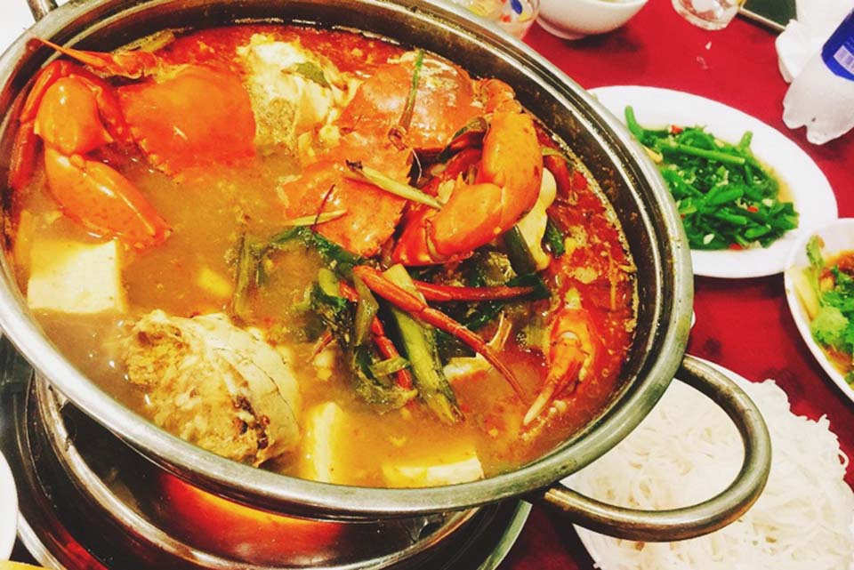 quán lẩu ngon ở Huế Quán lẩu hải sản ngon ở Huế với nước dùng chua, cay đậm đà