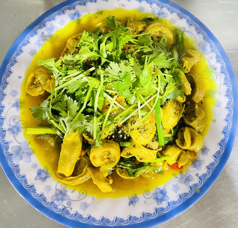 quán nhậu Đà Nẵng Món cuốn đuôi xào nghệ thơm lừng của quán nhậu Đà Nẵng Cây Khế