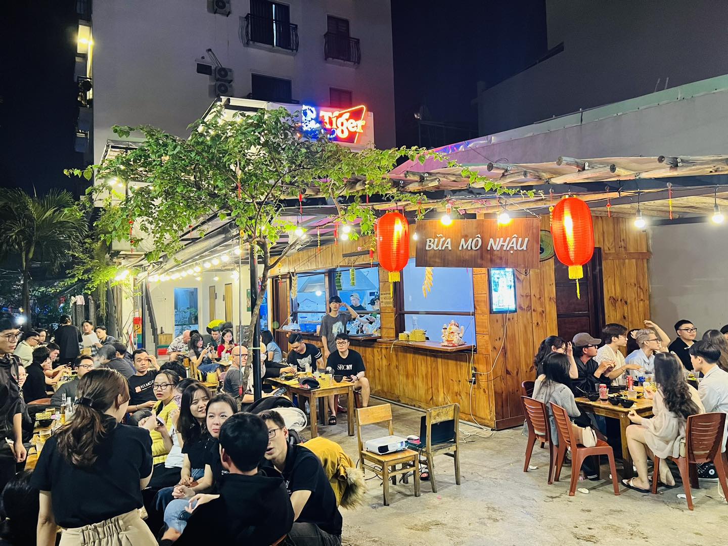 quán nhậu Đà Nẵng Không gian rộng, thoáng của quán Bữa Mô Nhậu