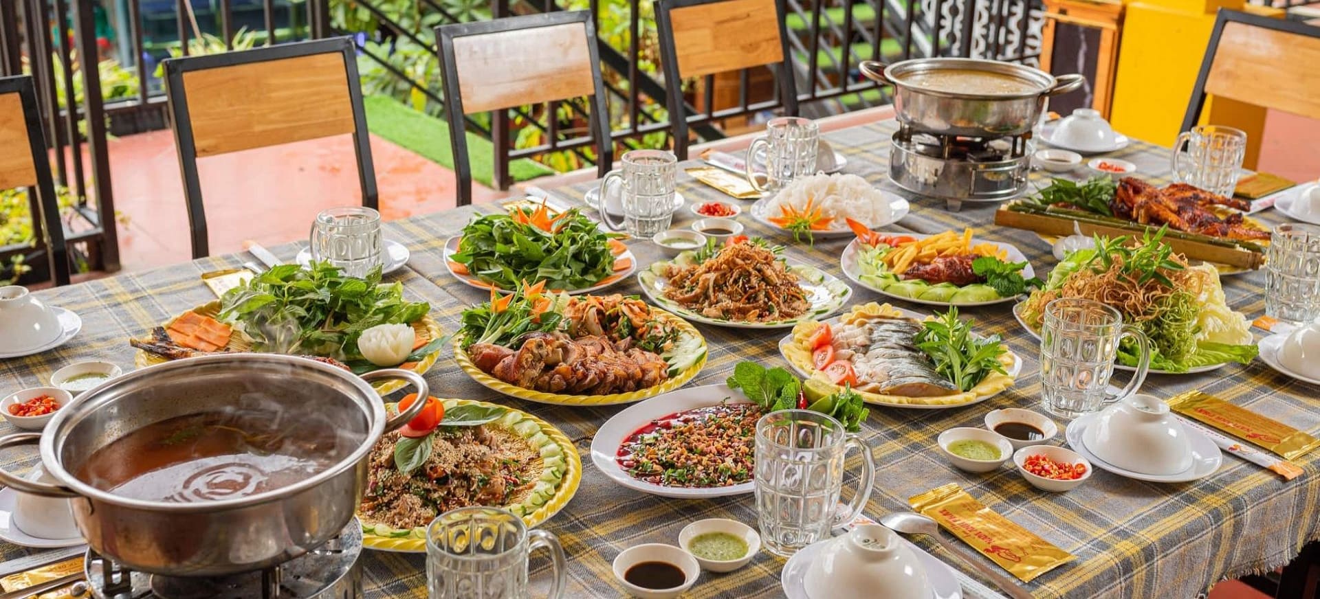 Quán nhậu đêm Sài Gòn
