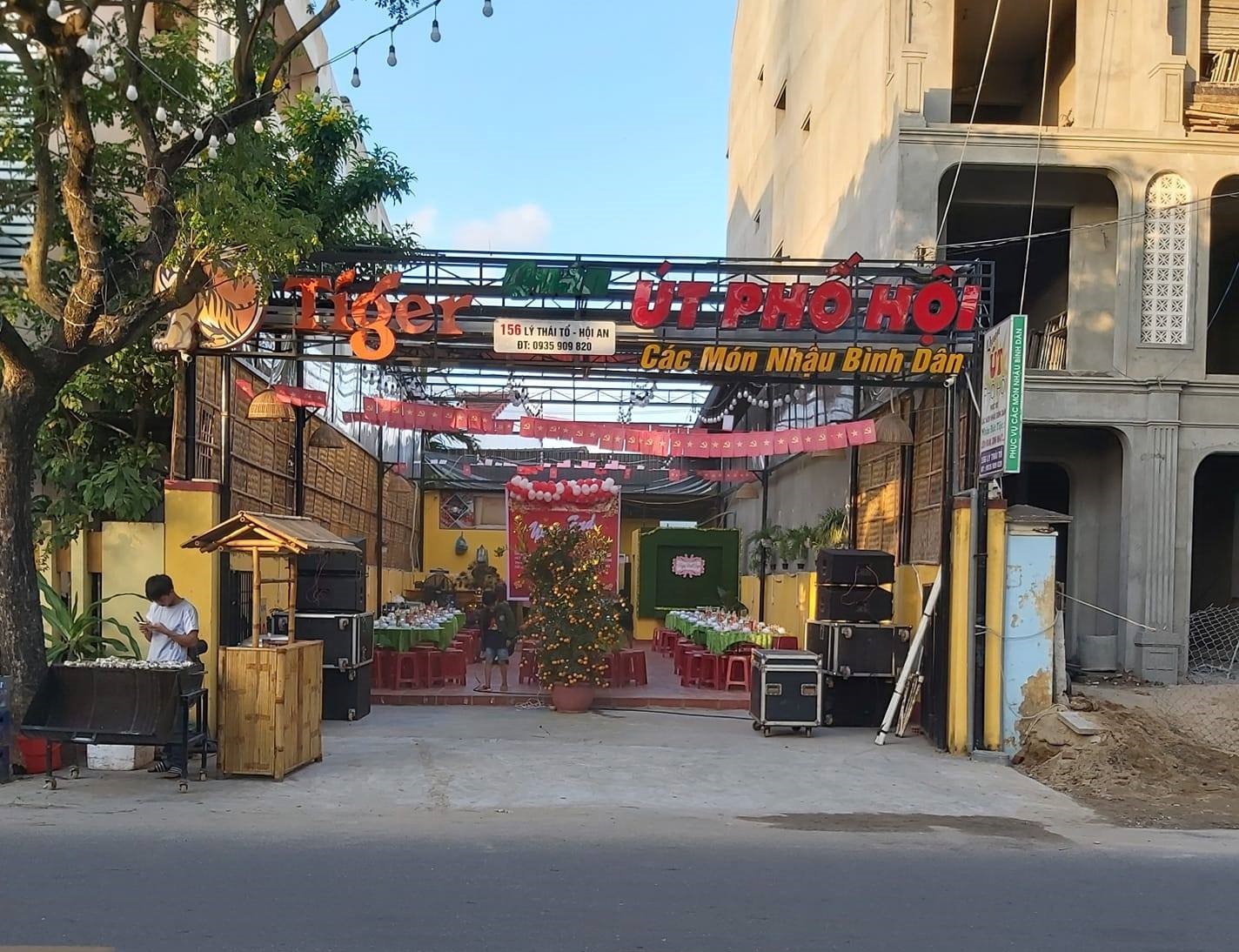 Quán Út Phố Hội