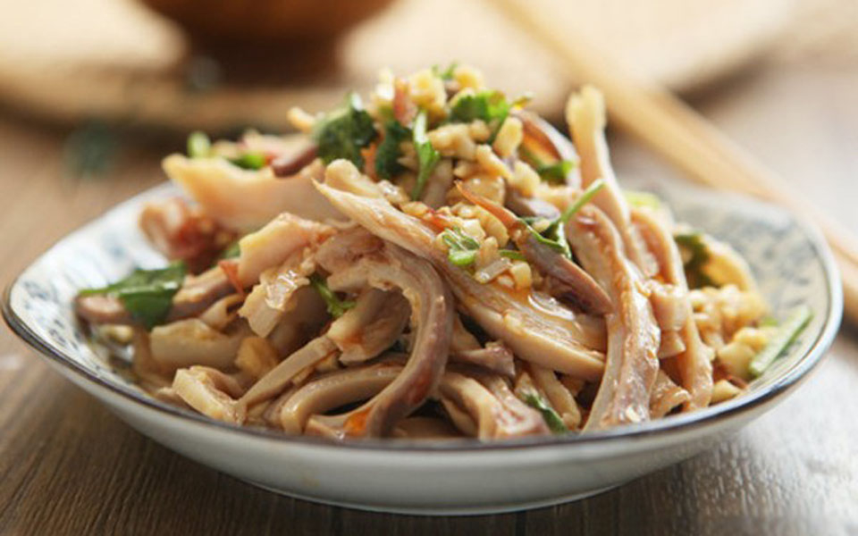 Lưỡi heo bóp chua - món ăn của quán nhậu ngon ở Hội An 2 Cây Bàng