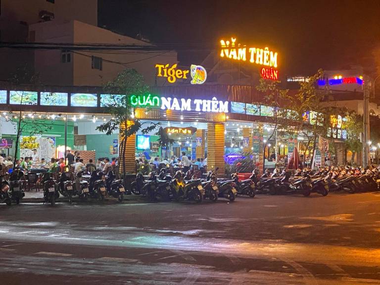 quán nhậu Quy Nhơn Quán nhậu Năm Thêm được cả người dân bản địa và du khách hài lòng