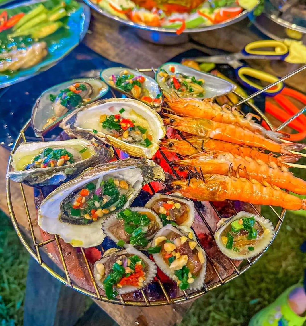 Quán nướng Huế Quán C Garden - BBQ & Camping có không gian ngoài trời rất thoáng mát