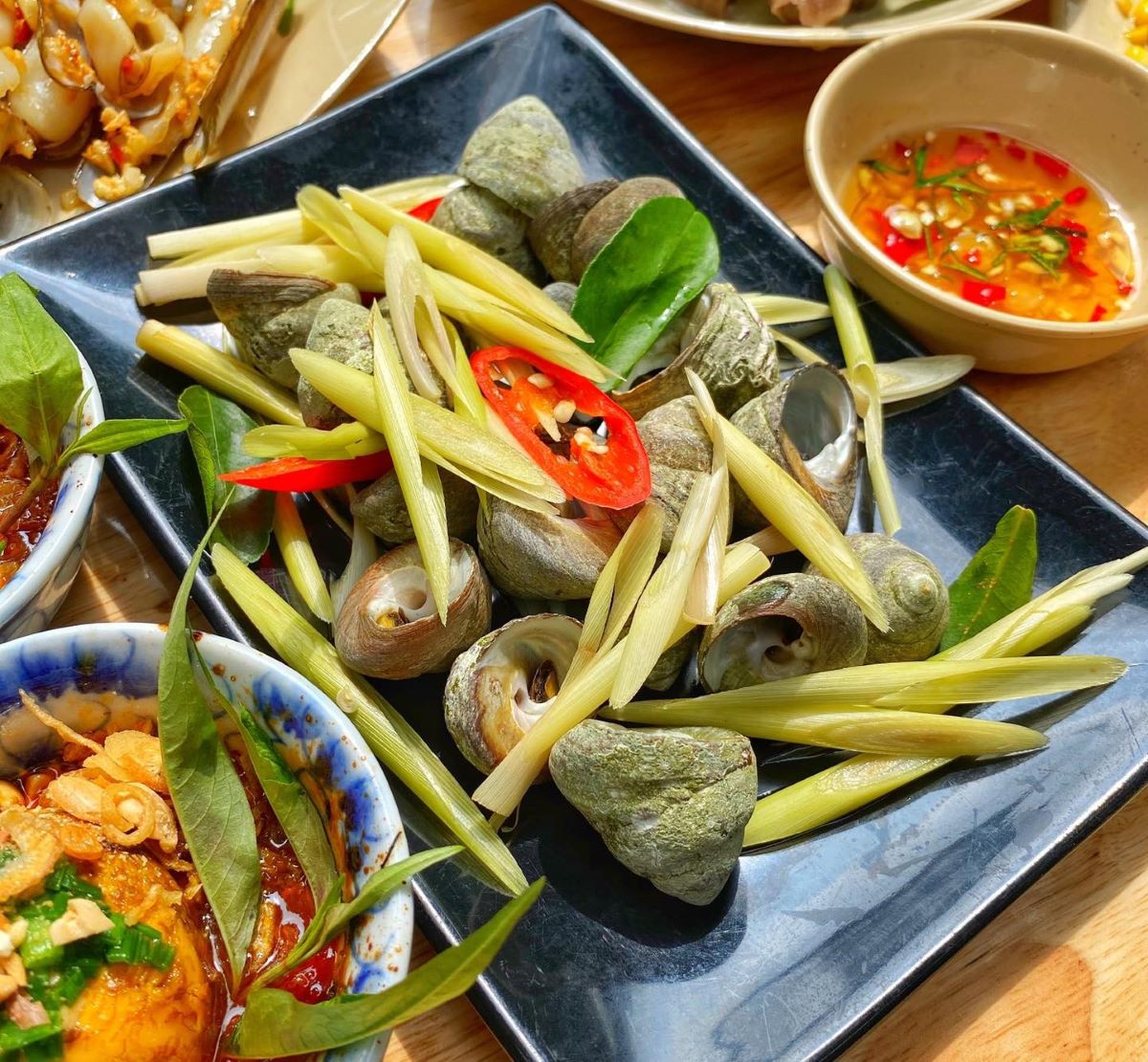 Quán ốc cô Hiền