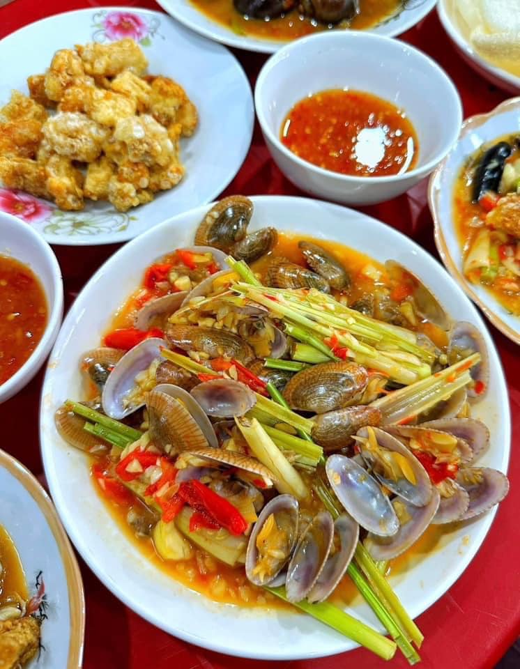 Quán ốc Huế Quán ốc được nhiều bạn trẻ yêu thích nhất tại Huế