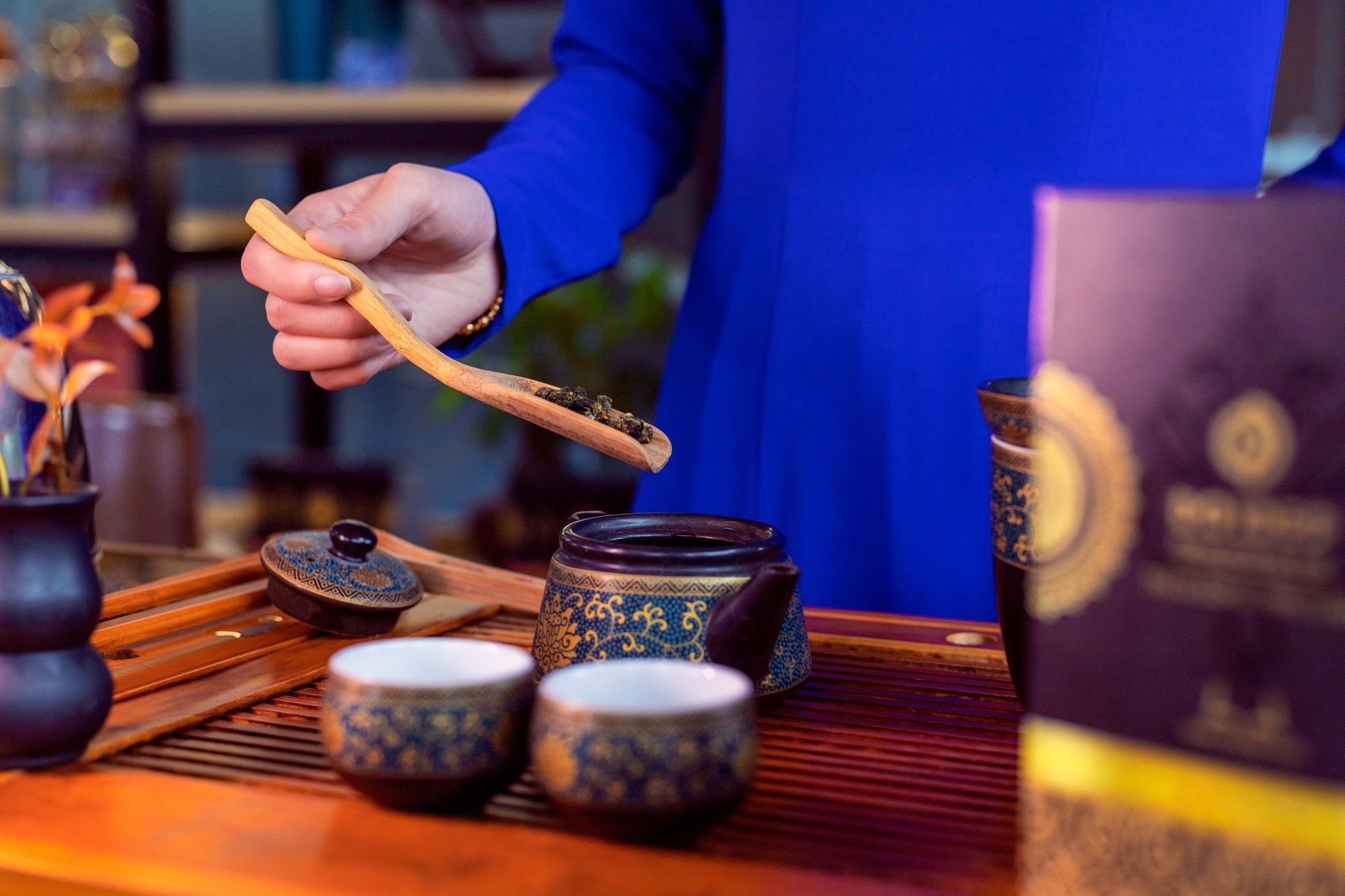 Đôi Dép - địa điểm thưởng thức cafe quen thuộc của người dân địa phương