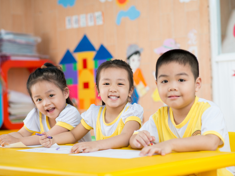 Ngày này nhắc nhở mọi người quan tâm đến quyền trẻ em