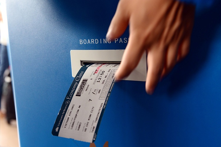 Quy định đi máy bay Hành khách có thể check-in nhanh chóng tại kiosk check-in
